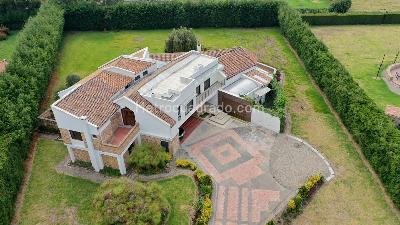 Casa de 5 alcobas en venta en Quintas De Serrezuela, Mosquera, 581 m² · foto 5 de 9