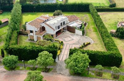 Casa de 5 alcobas en venta en Quintas De Serrezuela, Mosquera, 581 m² · foto 8 de 9