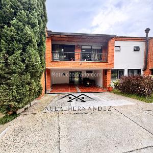 Casa de 3 alcobas en venta en Transversal Intermedia, Envigado, 164 m² · foto 19 de 20