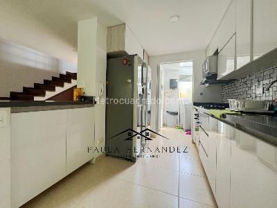 Casa de 3 alcobas en venta en Loma Benedictinos, Envigado, 198 m² · foto 4 de 20