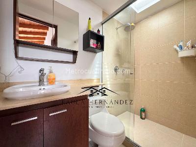 Casa de 3 alcobas en venta en Loma Benedictinos, Envigado, 198 m² · foto 9 de 20