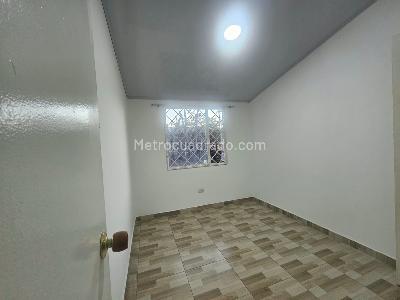 Casa en arriendo en La Esmeralda, Bogotá · foto 8 de 19