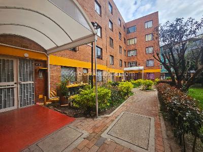 Apartamento de 3 alcobas en venta en Aures I Lagos De Suba, Bogotá, 52 m² · foto 1 de 17