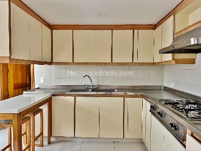 Apartamento de 3 alcobas en arriendo en Chico Cabrera, Bogotá, 165 m² · foto 2 de 15