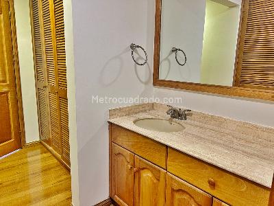 Apartamento de 3 alcobas en arriendo en Chico Cabrera, Bogotá, 165 m² · foto 9 de 15