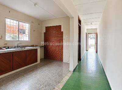 Casa de 5 alcobas en venta en America, Barranquilla, 378 m² · foto 6 de 11