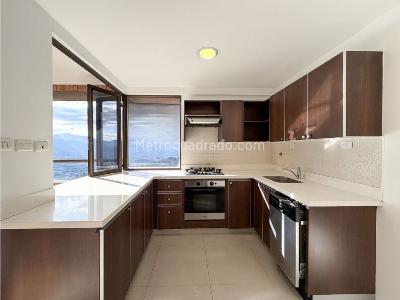 Apartamento en arriendo en El Poblado, Medellín · foto 4 de 20
