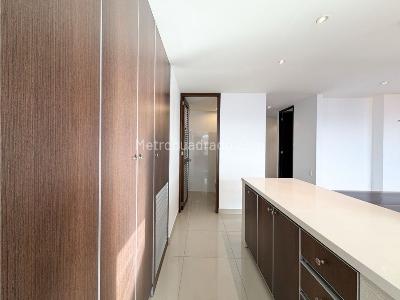 Apartamento en arriendo en El Poblado, Medellín · foto 8 de 20