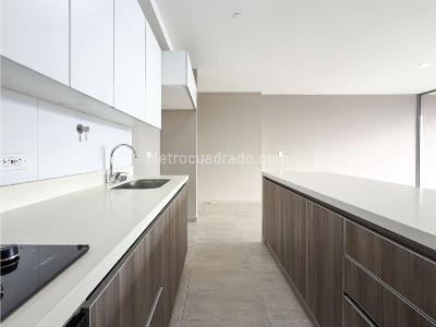 Apartamento de 2 alcobas en arriendo en El Poblado, Medellín, 100 m² · foto 2 de 20