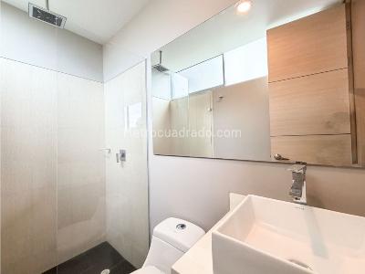Apartamento de 2 alcobas en arriendo en El Poblado, Medellín, 100 m² · foto 12 de 20