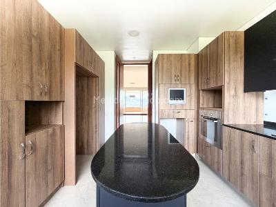 Apartamento de 4 alcobas en arriendo en El Poblado, Medellín, 253 m² · foto 11 de 20
