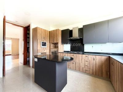 Apartamento de 4 alcobas en arriendo en El Poblado, Medellín, 253 m² · foto 12 de 20