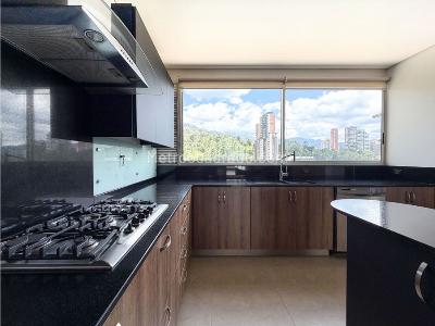 Apartamento de 4 alcobas en arriendo en El Poblado, Medellín, 253 m² · foto 14 de 20
