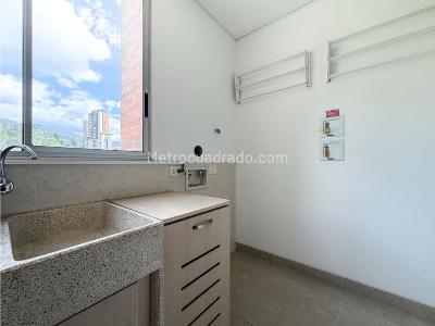 Apartamento de 4 alcobas en arriendo en El Poblado, Medellín, 253 m² · foto 15 de 20