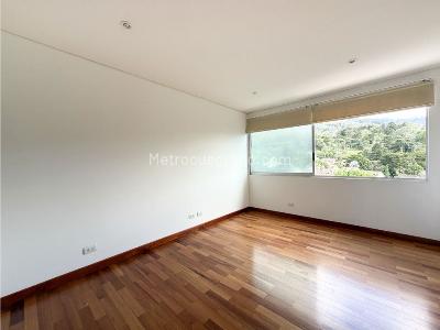 Apartamento de 4 alcobas en arriendo en El Poblado, Medellín, 253 m² · foto 18 de 20