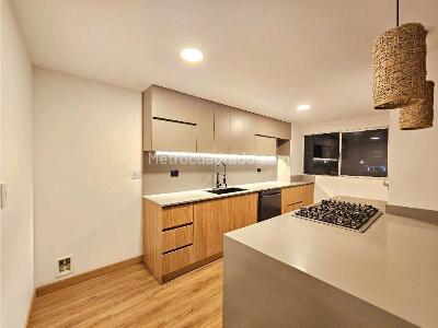 Apartamento en arriendo en Poblado, Medellín · foto 4 de 19