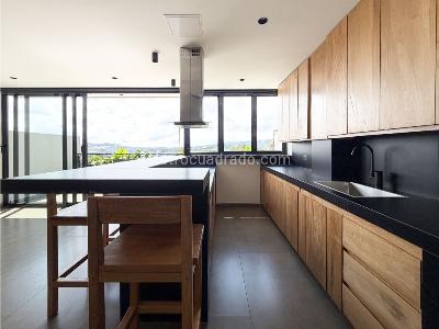 Apartamento en arriendo en El Poblado, Medellín · foto 3 de 18