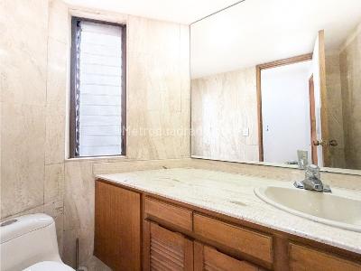 Apartamento de 4 alcobas en venta en El Poblado, Medellín, 220 m² · foto 14 de 20