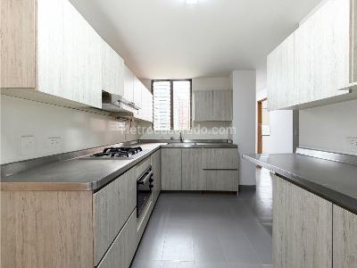 Apartamento de 4 alcobas en venta en El Poblado, Medellín, 220 m² · foto 7 de 20