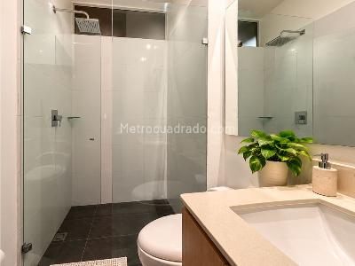 Apartaestudio en venta en El Poblado, Medellín, 69 m² · foto 11 de 11