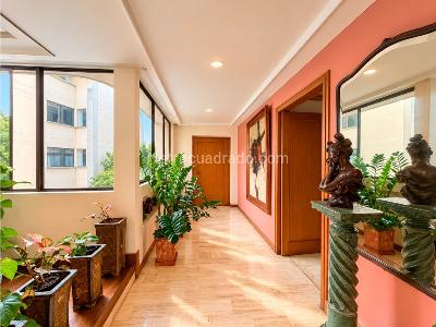 Apartamento de 5 alcobas en venta en El Poblado, Medellín, 477 m² · foto 2 de 20