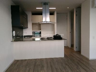 Apartaestudio en arriendo en El Castillo, Medellín, 65 m² · foto 7 de 16