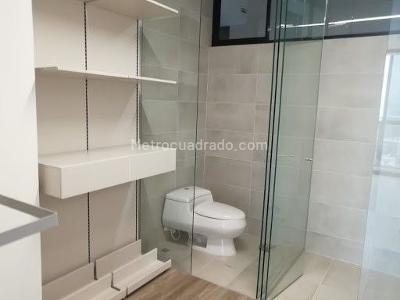 Apartaestudio en arriendo en El Castillo, Medellín, 65 m² · foto 14 de 16