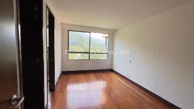 Apartamento de 3 alcobas en arriendo en Villa Turbay, Medellín, 236 m² · foto 12 de 20