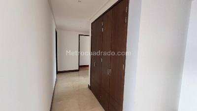Apartamento de 3 alcobas en arriendo en Villa Turbay, Medellín, 236 m² · foto 18 de 20