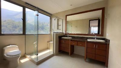 Apartamento de 3 alcobas en arriendo en Villa Turbay, Medellín, 236 m² · foto 19 de 20