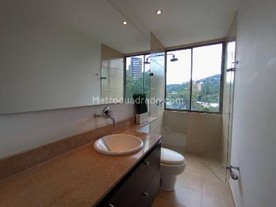 Apartamento de 2 alcobas en arriendo en El Tesoro, Medellín, 145 m² · foto 18 de 20