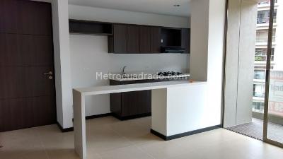 Apartamento de 2 alcobas en arriendo en Castropol, Medellín, 67 m² · foto 4 de 12