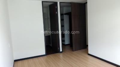 Apartamento de 2 alcobas en arriendo en Castropol, Medellín, 67 m² · foto 7 de 12