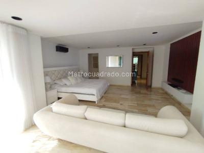 Apartamento de 4 alcobas en arriendo en El Castillo, Medellín, 365 m² · foto 9 de 20