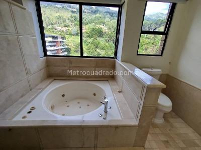 Apartamento en arriendo en Los Naranjos, Medellín · foto 17 de 20