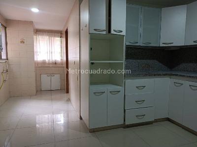 Apartamento de 3 alcobas en arriendo en Los Balsos Ii, Medellín, 180 m² · foto 6 de 19