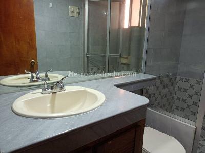 Apartamento de 3 alcobas en arriendo en Los Balsos Ii, Medellín, 180 m² · foto 13 de 19