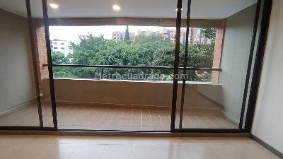 Apartamento de 3 alcobas en arriendo en El Diamante 2, Medellín, 106 m² · foto 12 de 14