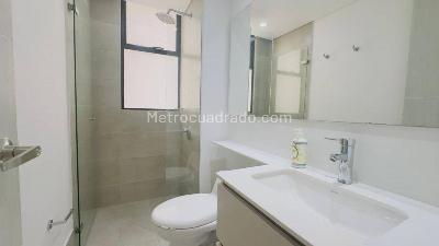 Apartamento en arriendo en Lalinde, Medellín · foto 8 de 14