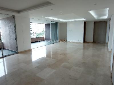 Apartamento de 3 alcobas en arriendo en Los Naranjos, Medellín, 220 m² · foto 2 de 20