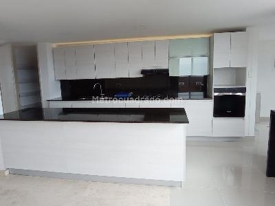 Apartamento de 3 alcobas en arriendo en Los Naranjos, Medellín, 220 m² · foto 4 de 20