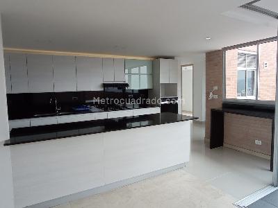 Apartamento de 3 alcobas en arriendo en Los Naranjos, Medellín, 220 m² · foto 5 de 20