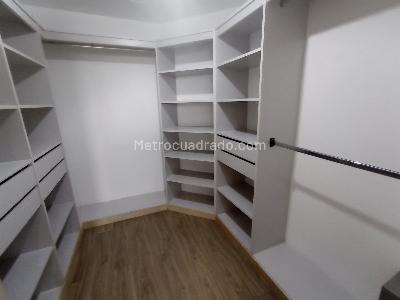 Apartamento de 3 alcobas en arriendo en Los Naranjos, Medellín, 220 m² · foto 14 de 20