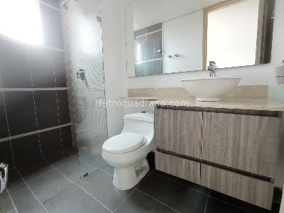Apartamento de 3 alcobas en arriendo en Los Naranjos, Medellín, 220 m² · foto 18 de 20