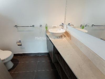 Apartamento de 3 alcobas en arriendo en Los Naranjos, Medellín, 220 m² · foto 20 de 20