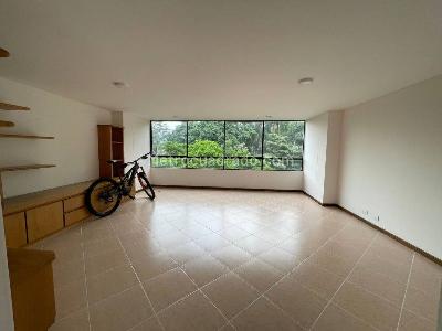 Apartamento de 3 alcobas en arriendo en El Castillo, Medellín, 135 m² · foto 2 de 20