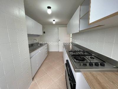 Apartamento de 3 alcobas en arriendo en El Castillo, Medellín, 135 m² · foto 6 de 20