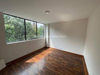 Apartamento de 3 alcobas en arriendo en El Castillo, Medellín, 135 m² · foto 9 de 20