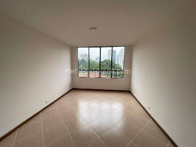 Apartamento de 3 alcobas en arriendo en El Castillo, Medellín, 135 m² · foto 12 de 20