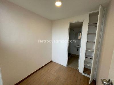 Apartamento de 3 alcobas en arriendo en El Castillo, Medellín, 135 m² · foto 15 de 20